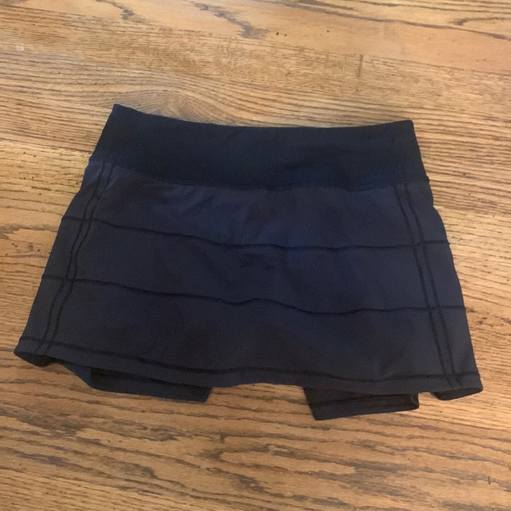 Size 4 black lulu lemon tennis skirt